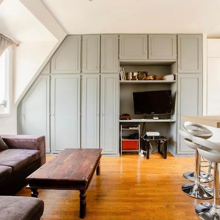 Beautiful Apartment With A View Of Eiffel Tower In Center Paris Exterior foto